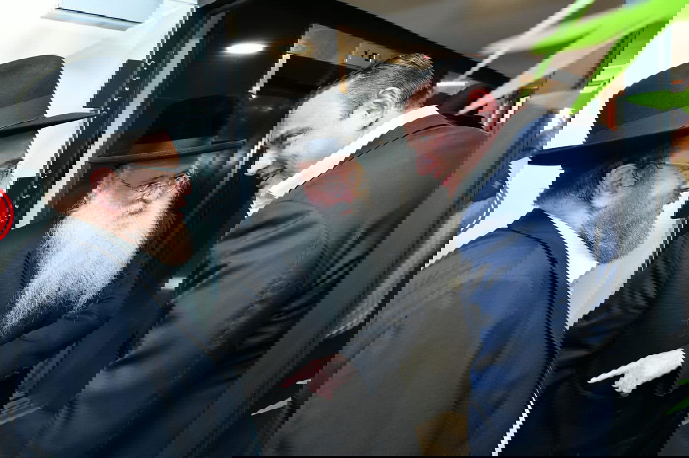 בטקס חגיגי נחנך בית 'גיל-גרופ' החדש: רבנים, ח"כים ואנשי תקשורת הגיעו לברך