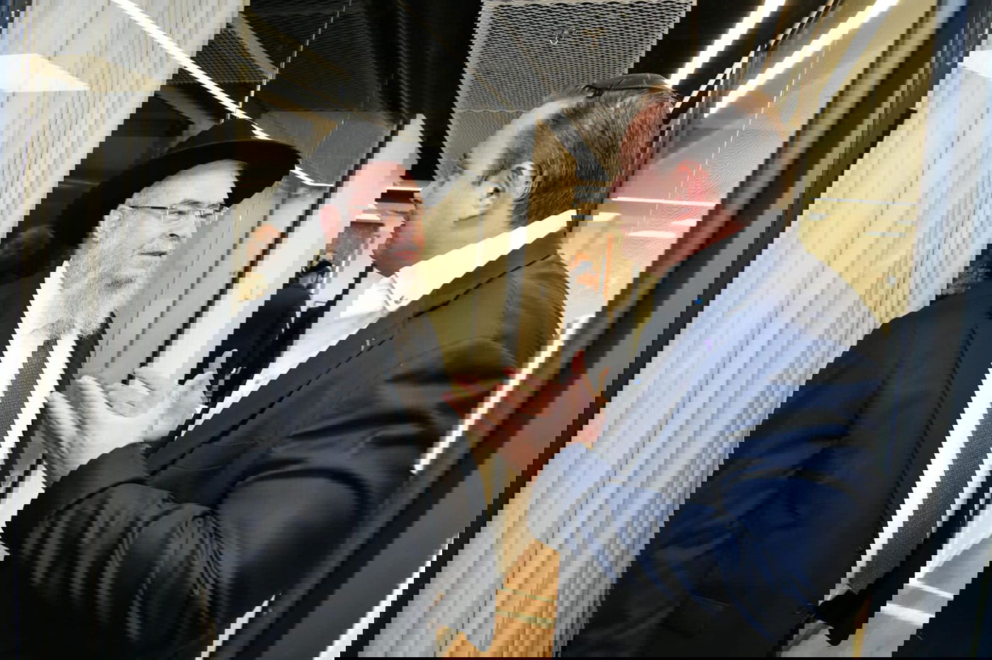 בטקס חגיגי נחנך בית 'גיל-גרופ' החדש: רבנים, ח"כים ואנשי תקשורת הגיעו לברך