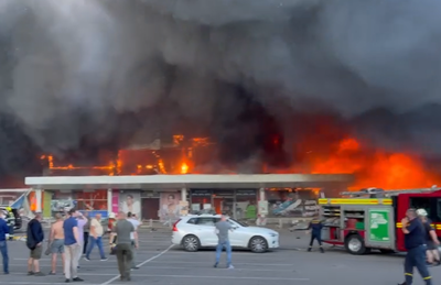 רוסיה הפגיזה קניון; 1,000 לכודים בלהבות