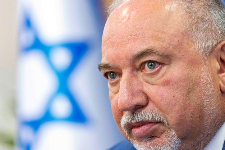 כתב "לחסל אביגדור ליברמן" ונעצר במהירות