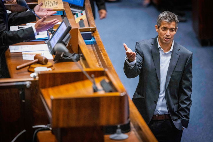 הנדל נגד קידום חוק הסלולר הכשר: "בושה"