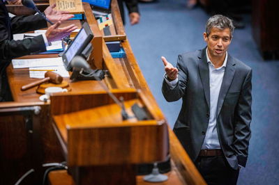 הנדל נגד קידום חוק הסלולר הכשר: "בושה"