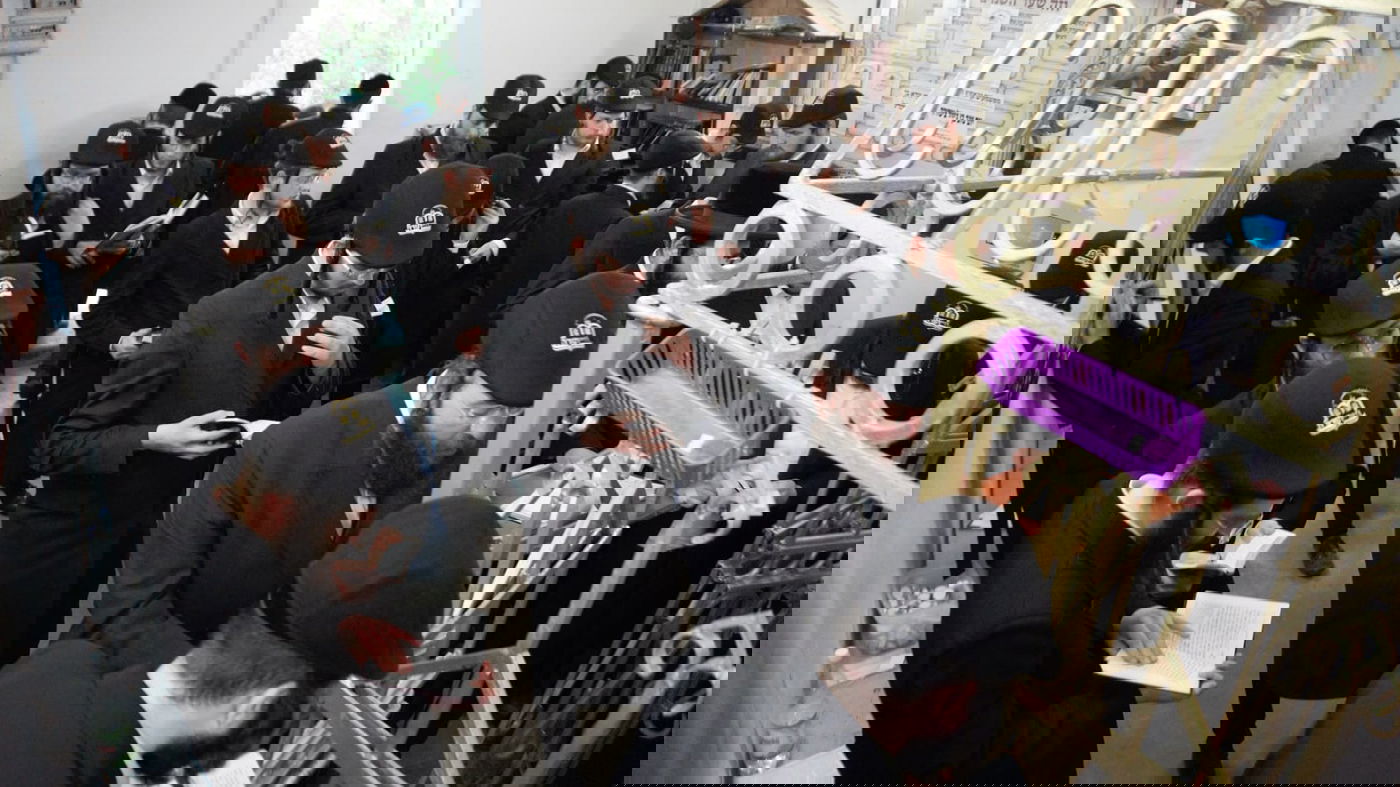 הבחורים למדו על תפילה ויצאו לקברי צדיקים