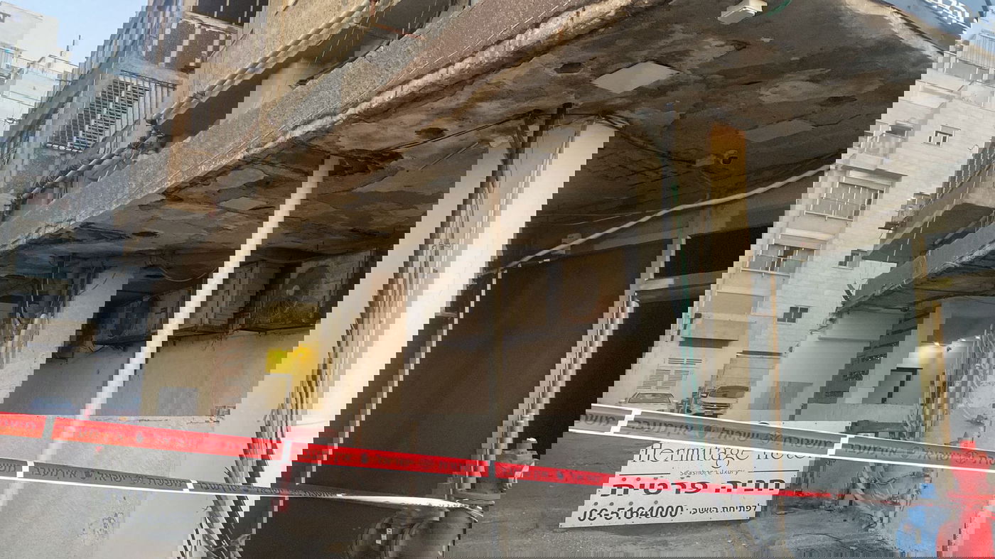 חשש מקריסה: בניין בן 15 דירות פונה בבת ים