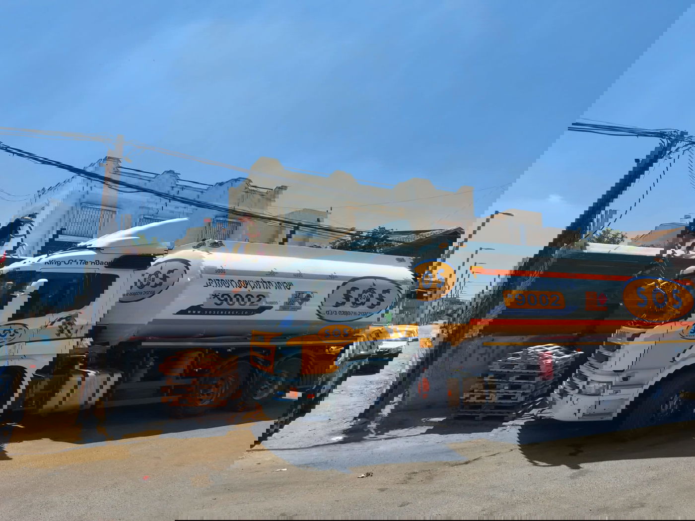 שוטרים פשטו על 3 תחנות דלק לא חוקיות