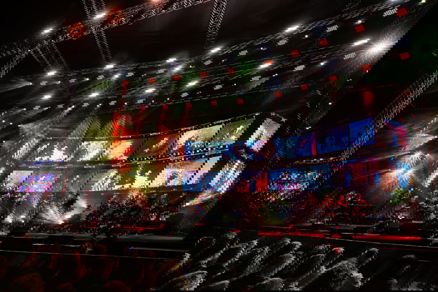 הפופ - מקפיץ ומושקע; והמילים? יכולות להשתפר