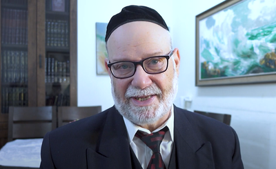 אריה ברונר שר ומדבר על פרשת חקת