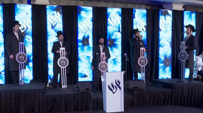 מקהלת שירה מבצעת לייב: "ניגון באבוב"