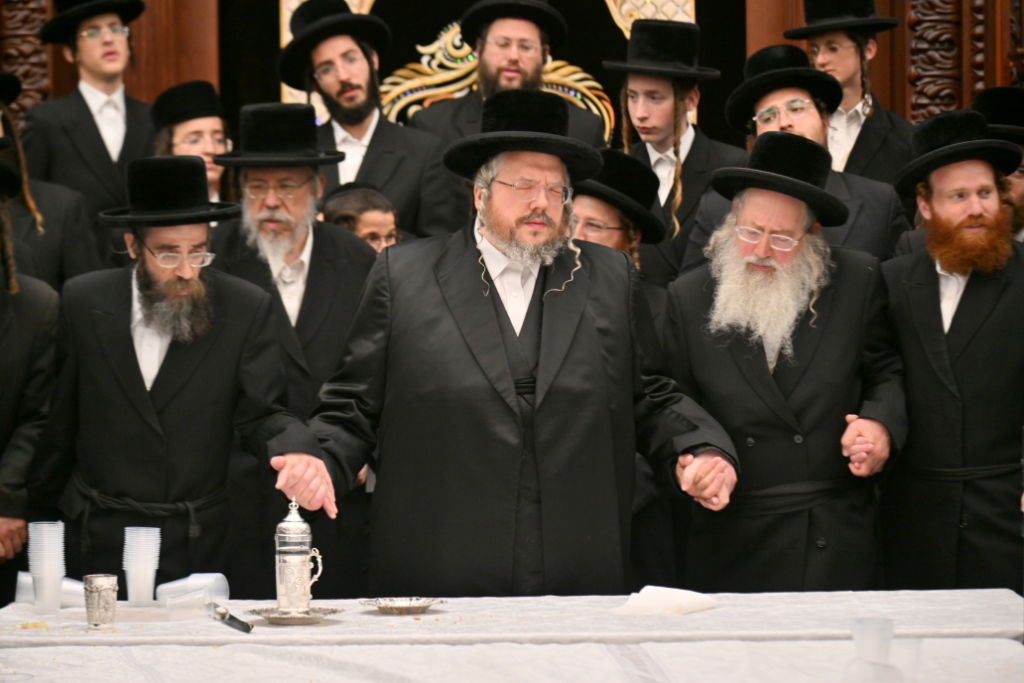 הרה"צ רבי אהרן מרדכי רוקח, במעמד