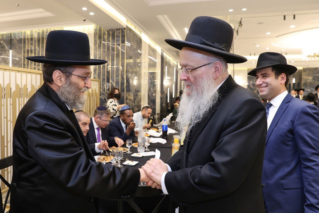 רבנים ופוליטיקאים בחתונת גפני • תיעוד ענק