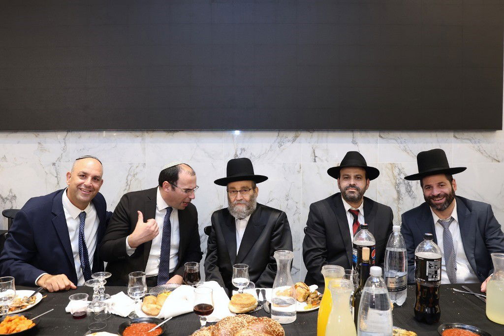 רבנים ופוליטיקאים בחתונת גפני • תיעוד ענק