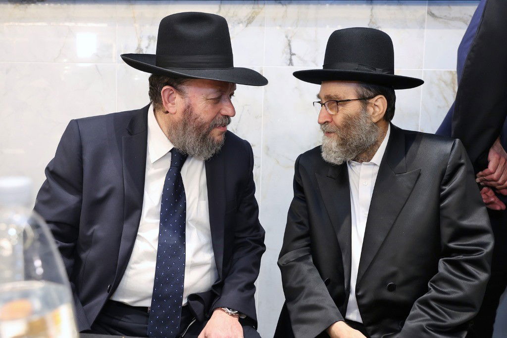 רבנים ופוליטיקאים בחתונת גפני • תיעוד ענק