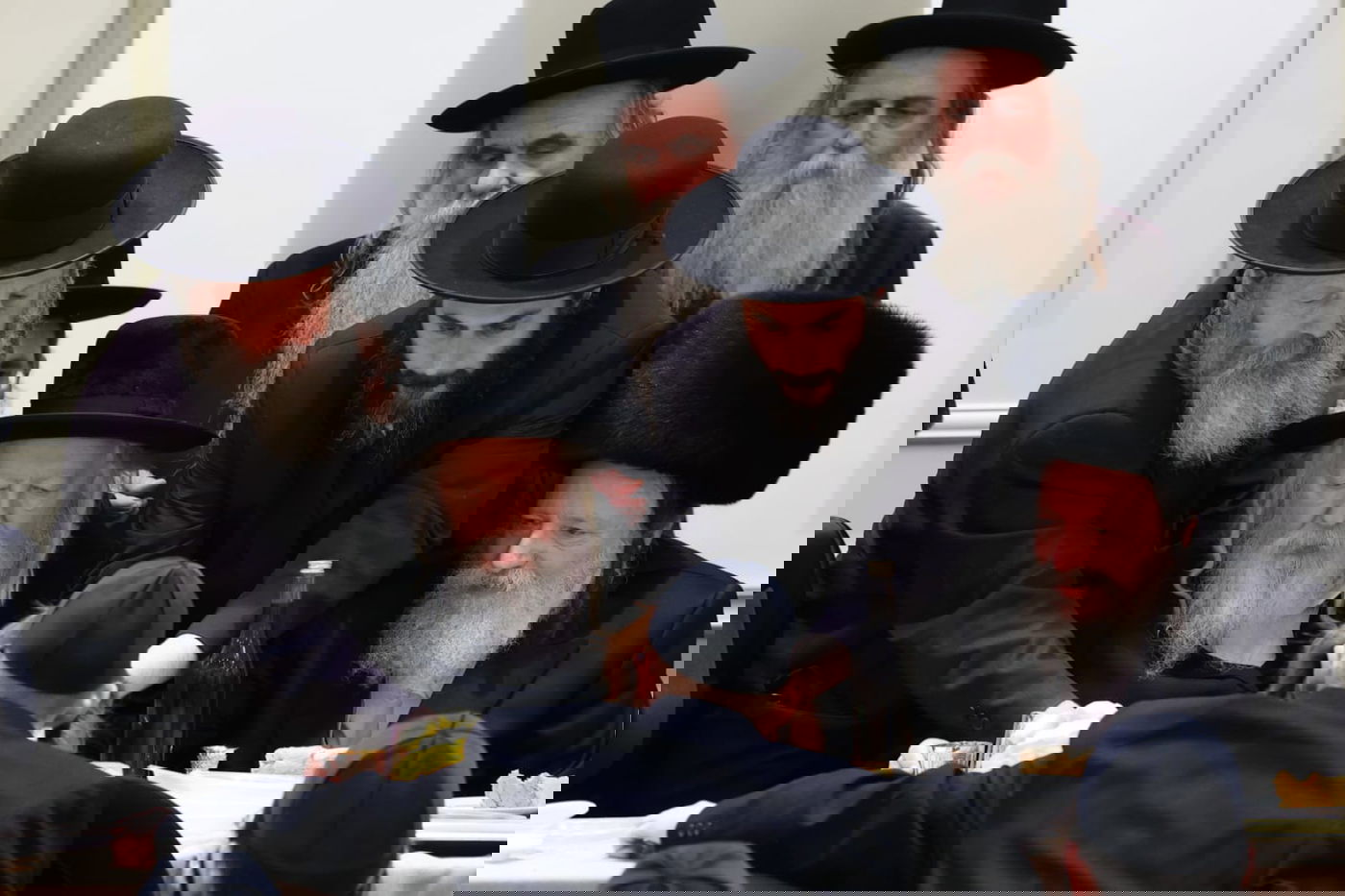 הרבי מגור בשבע ברכות לנכדת מנכ"ל החסידות