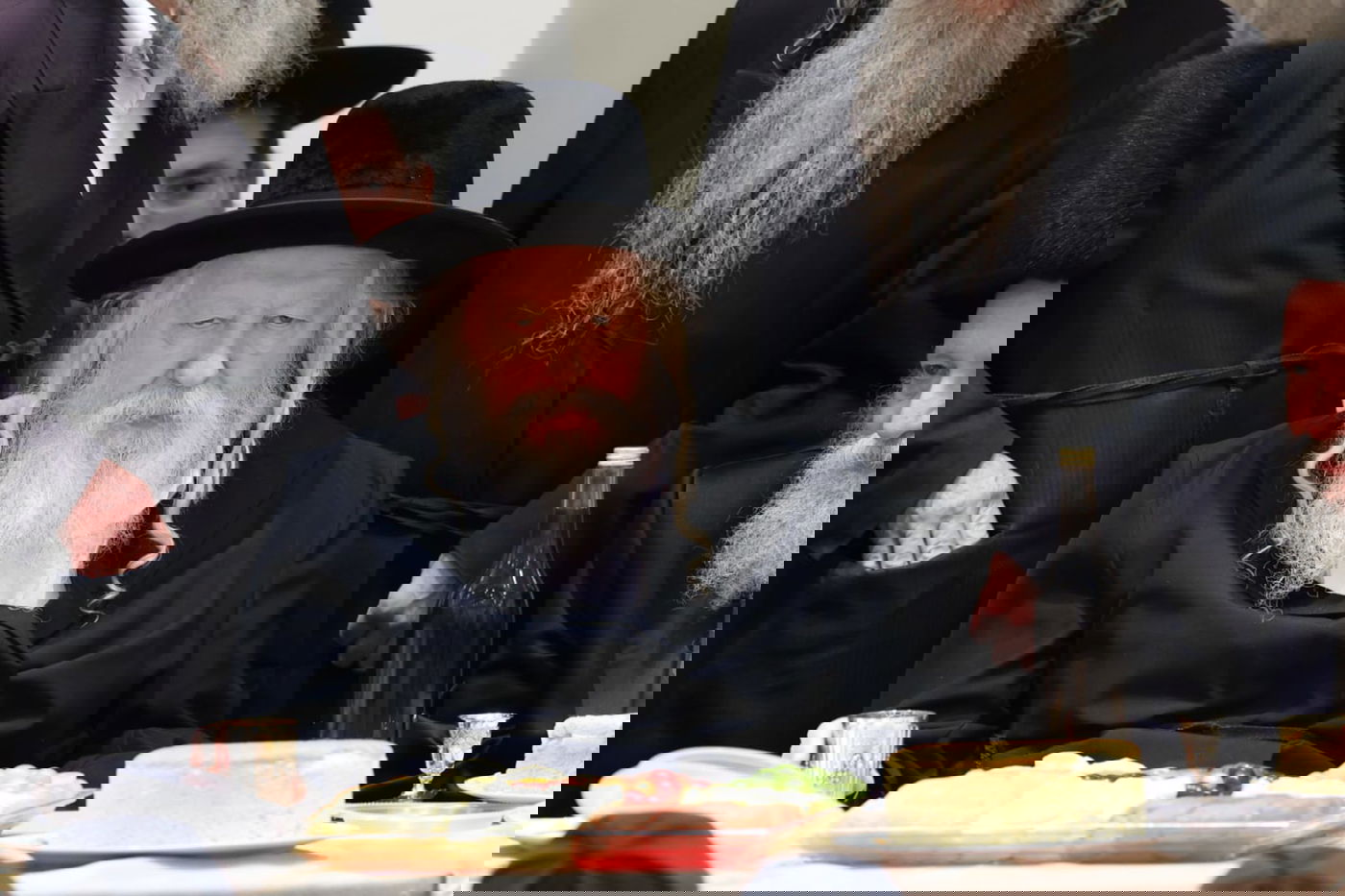 הרבי מגור בשבע ברכות לנכדת מנכ"ל החסידות