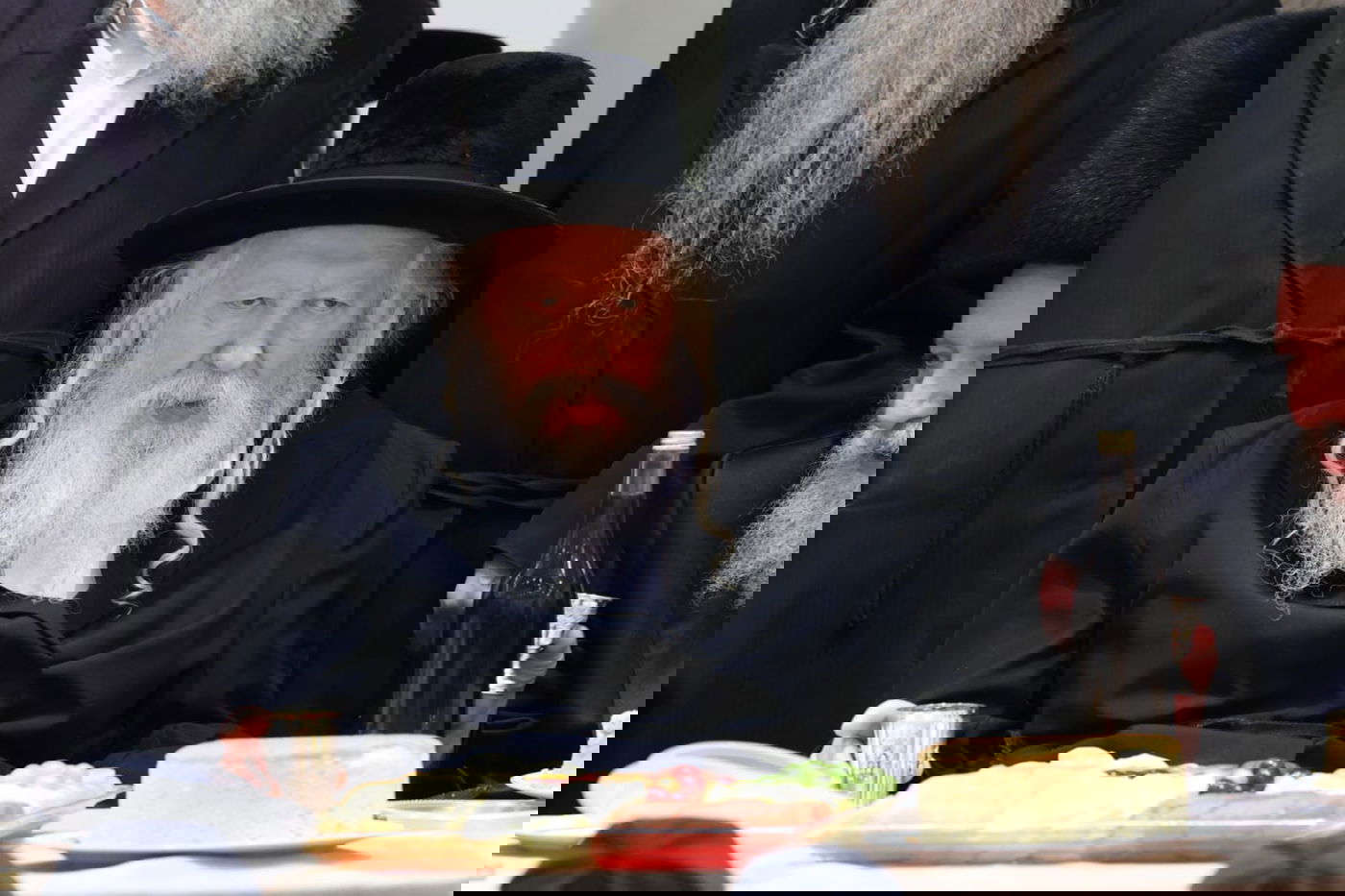 הרבי מגור בשבע ברכות לנכדת מנכ"ל החסידות