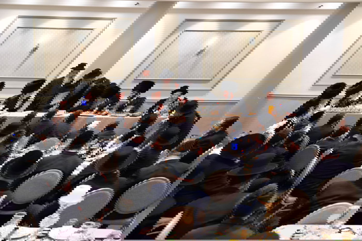 הרבי מגור בשבע ברכות לנכדת מנכ"ל החסידות