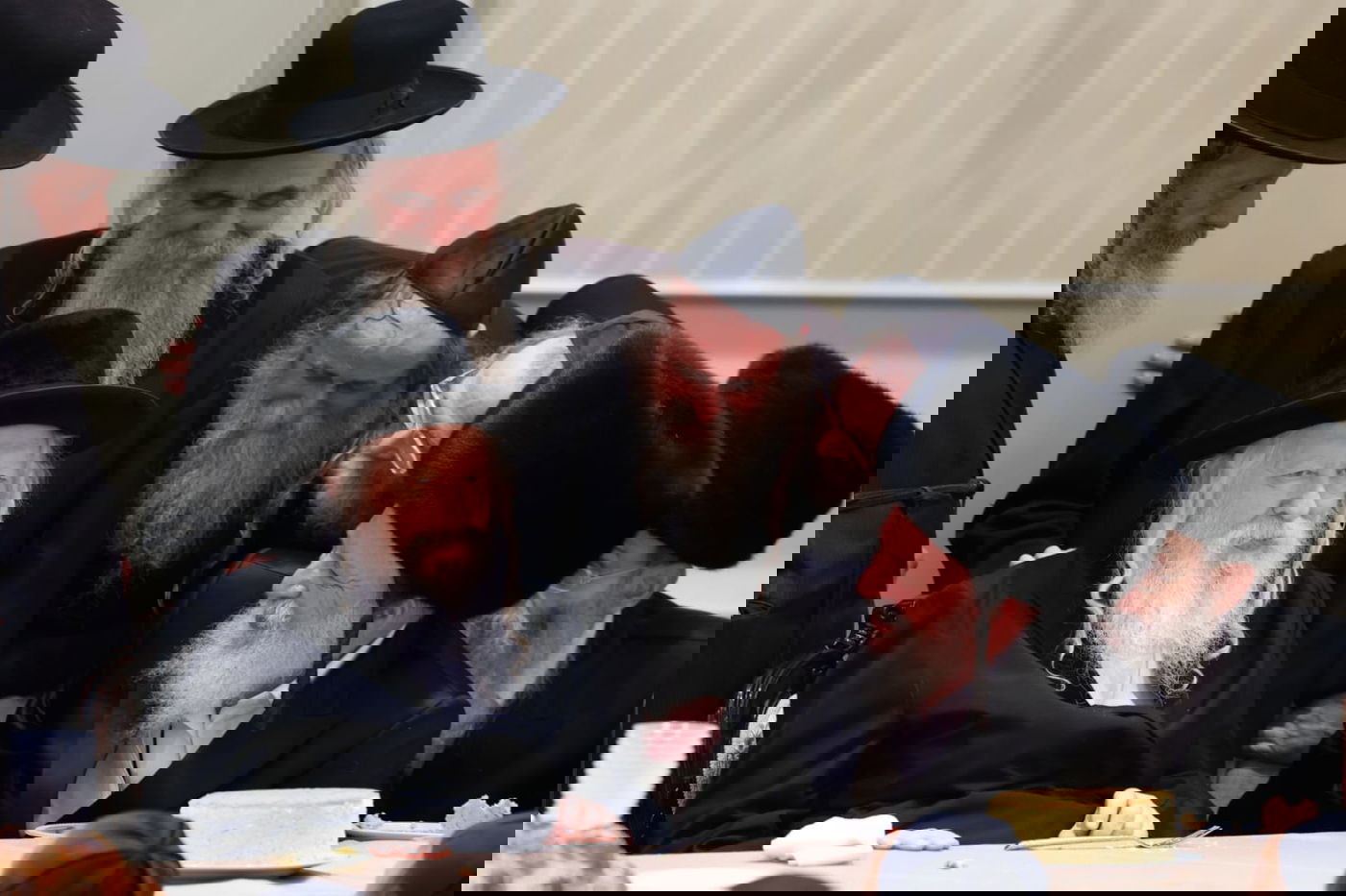 הרבי מגור בשבע ברכות לנכדת מנכ"ל החסידות