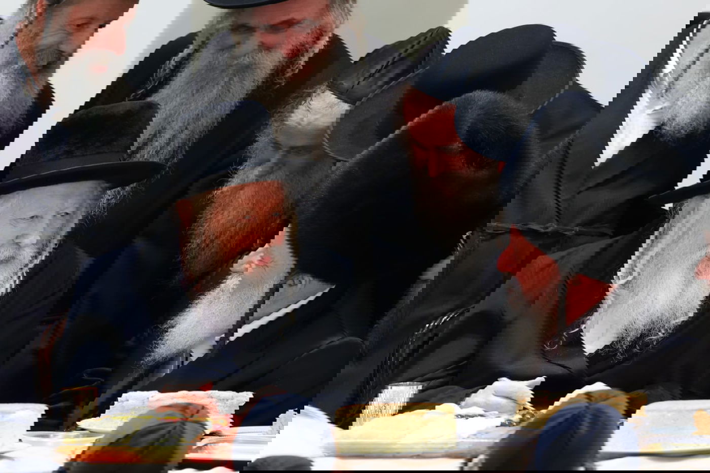 הרבי מגור בשבע ברכות לנכדת מנכ"ל החסידות