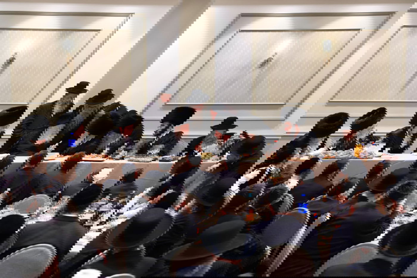 הרבי מגור בשבע ברכות לנכדת מנכ"ל החסידות