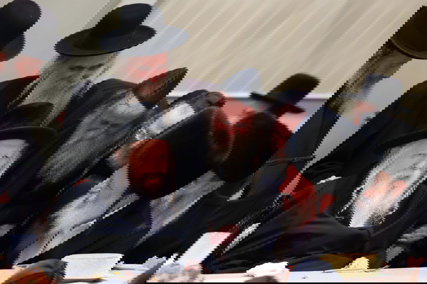 הרבי מגור בשבע ברכות לנכדת מנכ"ל החסידות