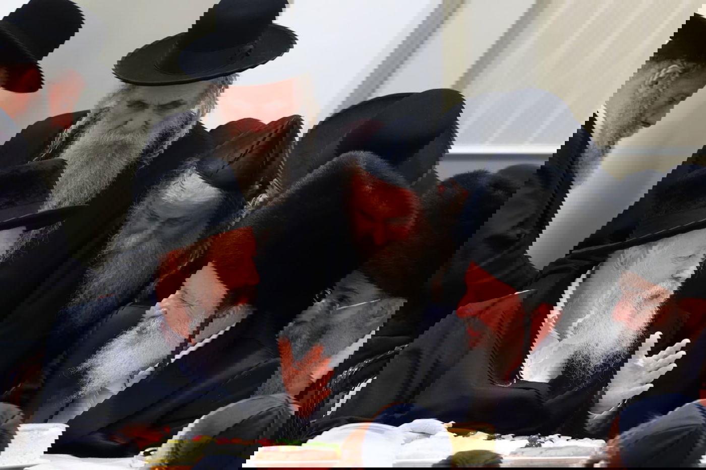 הרבי מגור בשבע ברכות לנכדת מנכ"ל החסידות