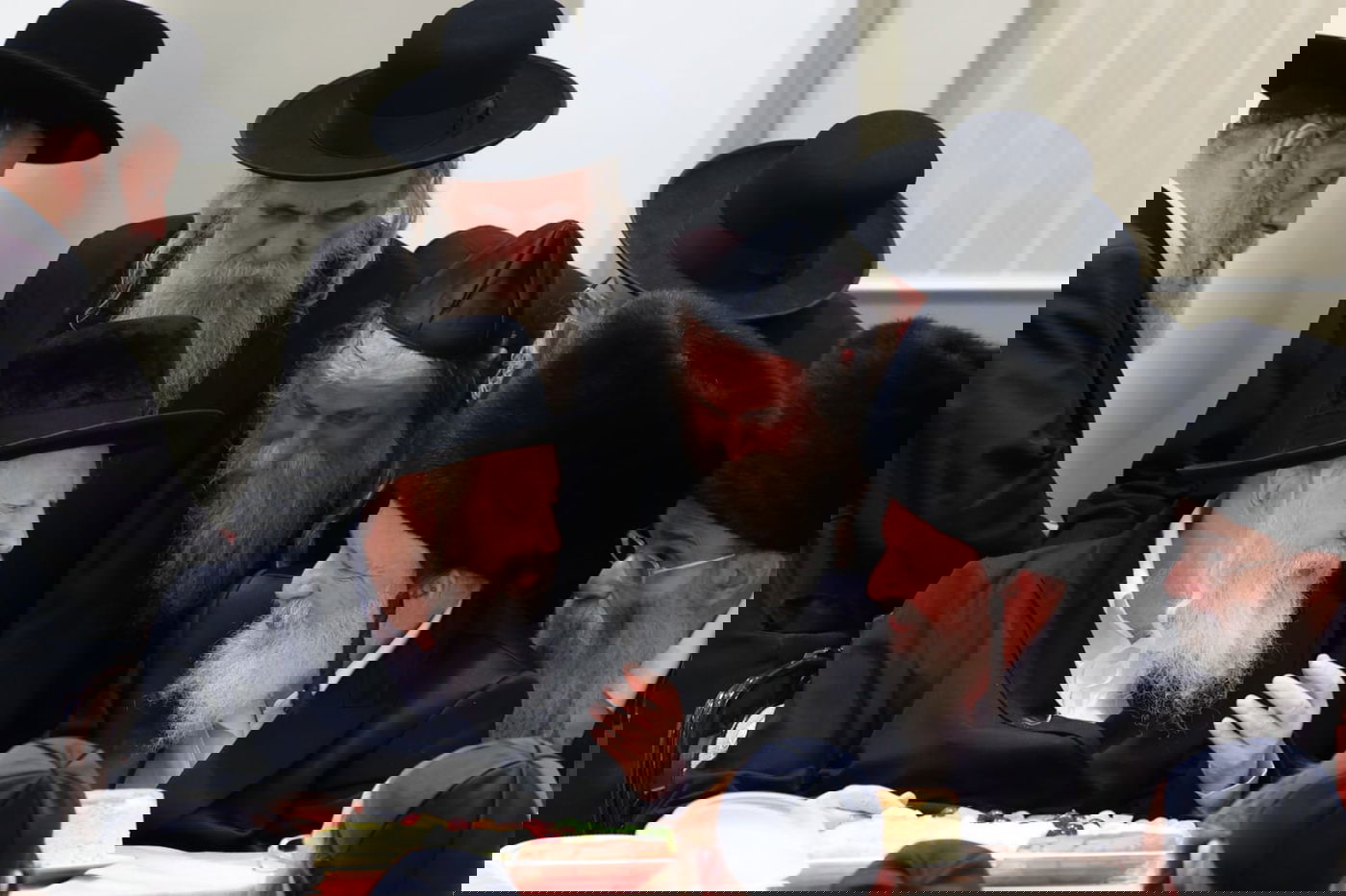 הרבי מגור בשבע ברכות לנכדת מנכ"ל החסידות