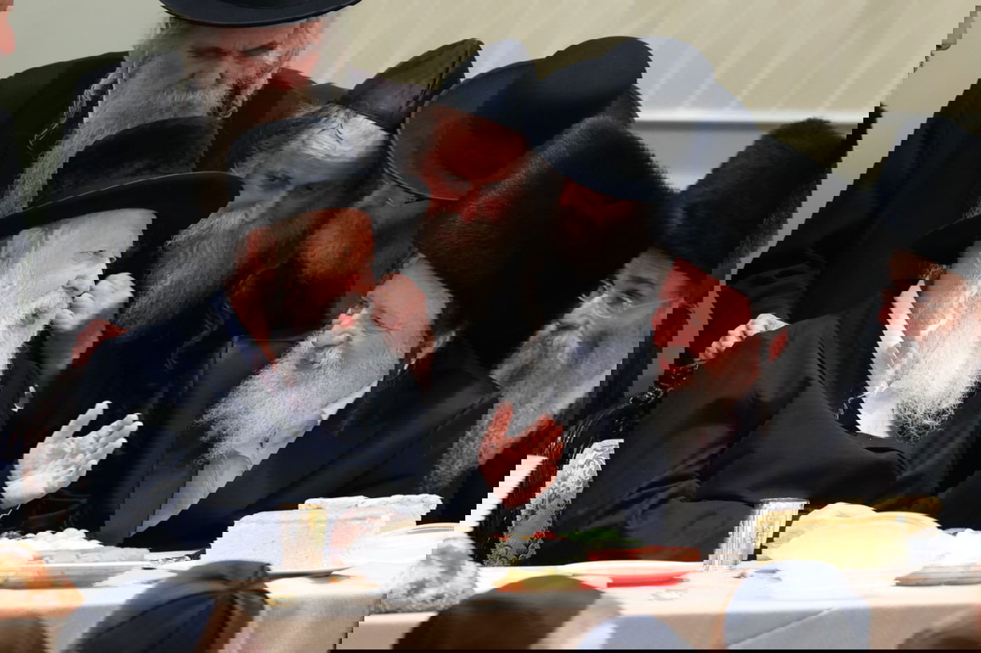 הרבי מגור בשבע ברכות לנכדת מנכ"ל החסידות