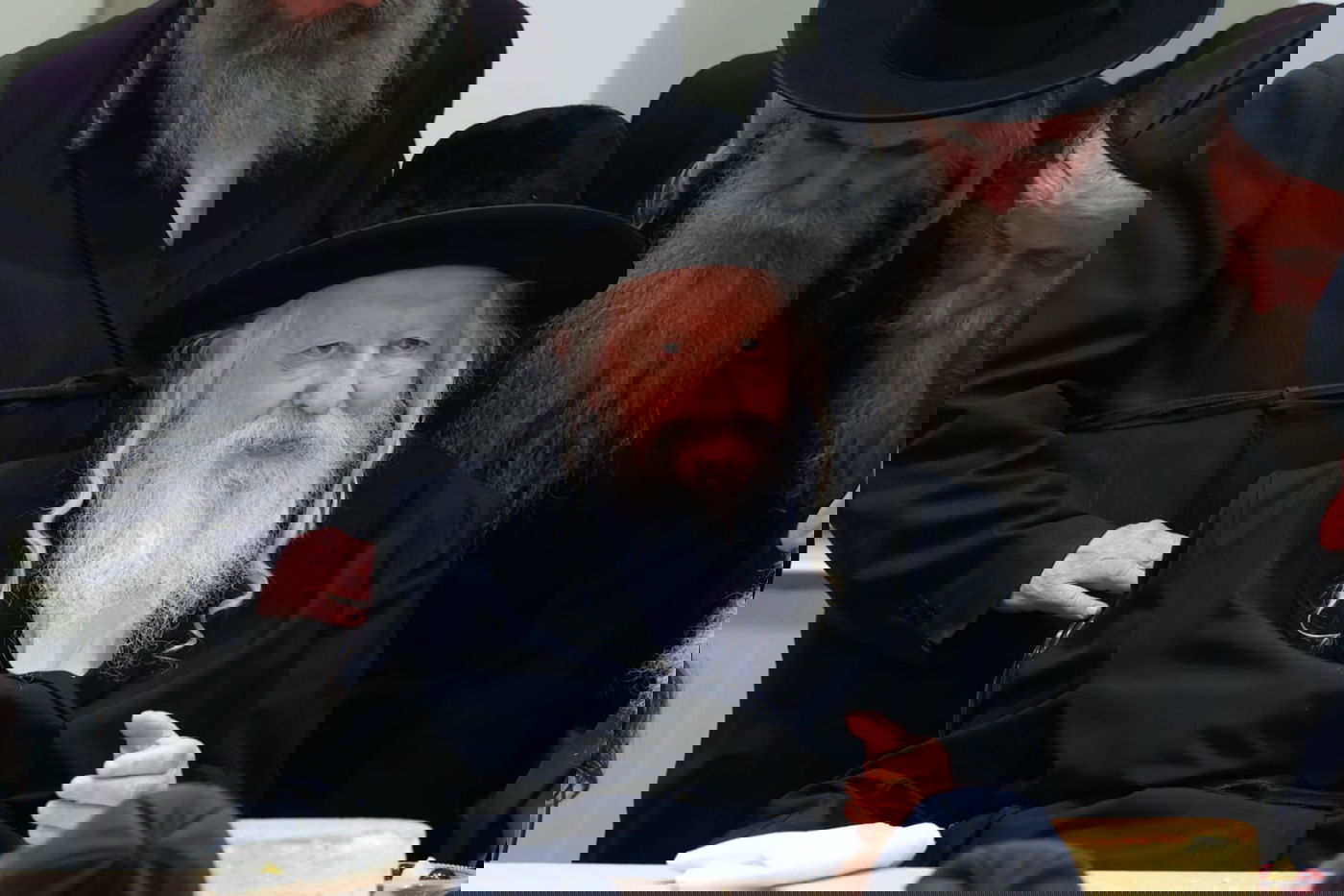 הרבי מגור בשבע ברכות לנכדת מנכ"ל החסידות