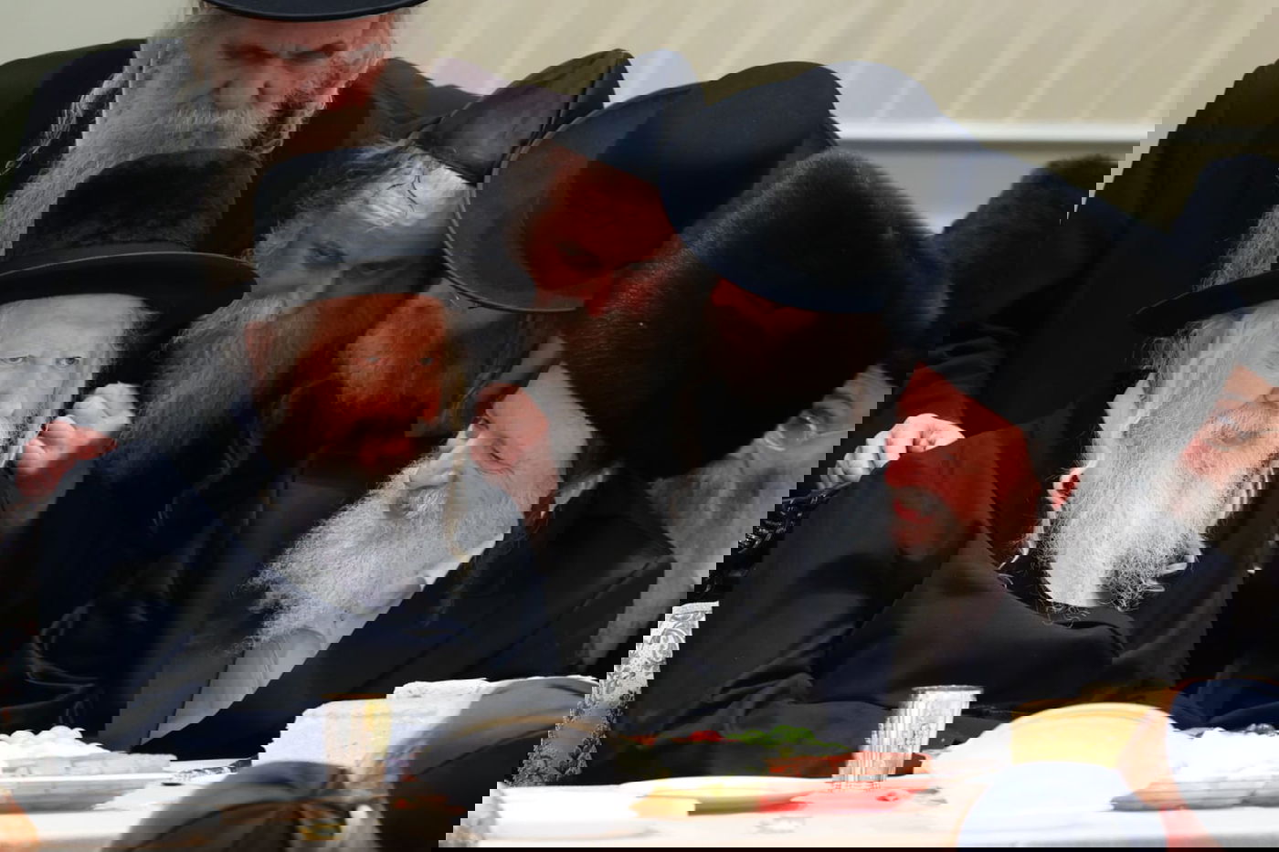 הרבי מגור בשבע ברכות לנכדת מנכ"ל החסידות