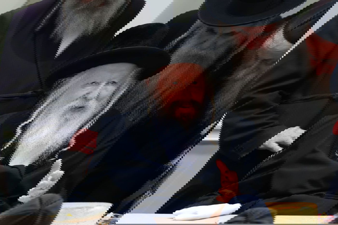 הרבי מגור בשבע ברכות לנכדת מנכ"ל החסידות