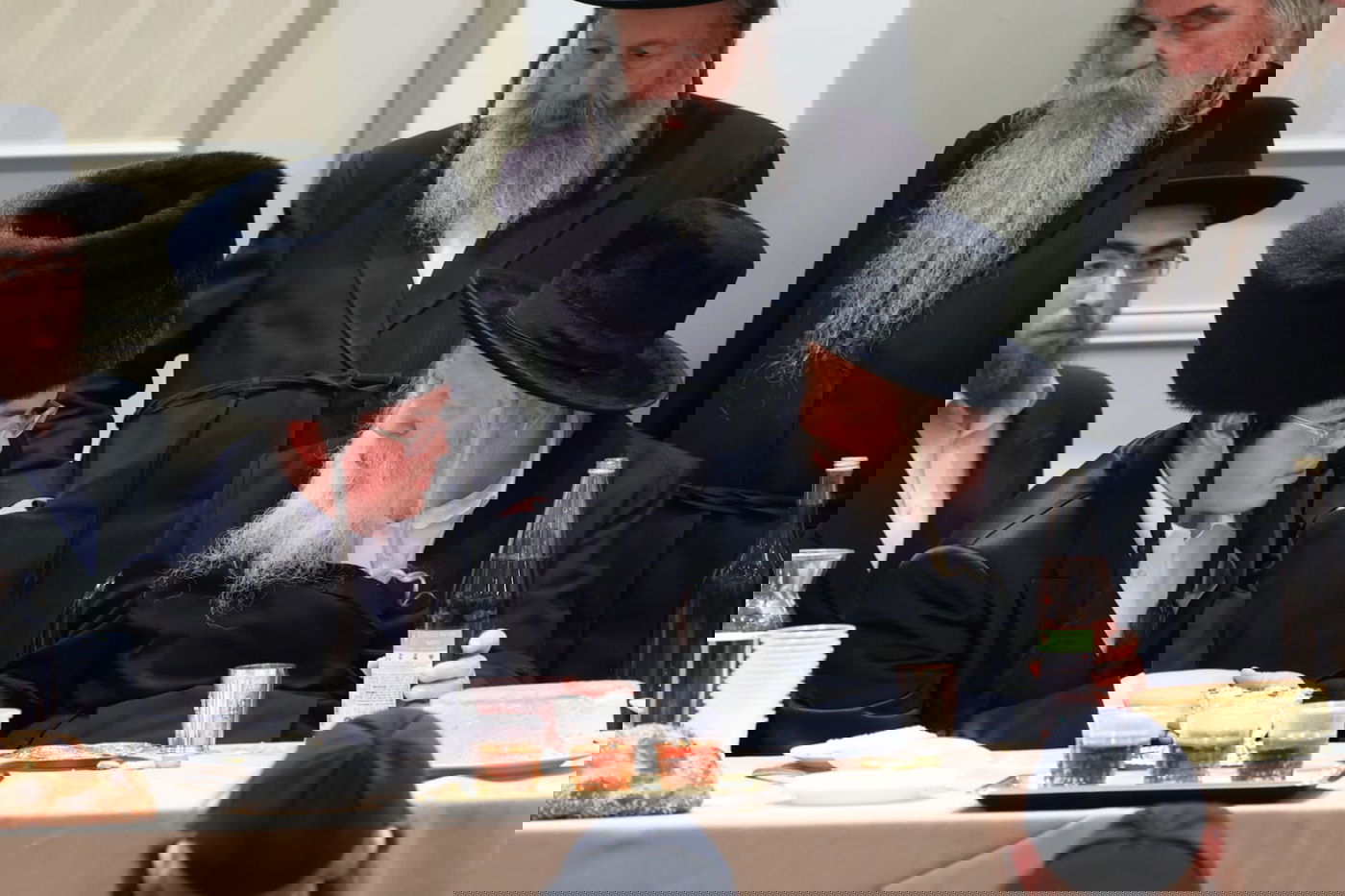 הרבי מגור בשבע ברכות לנכדת מנכ"ל החסידות