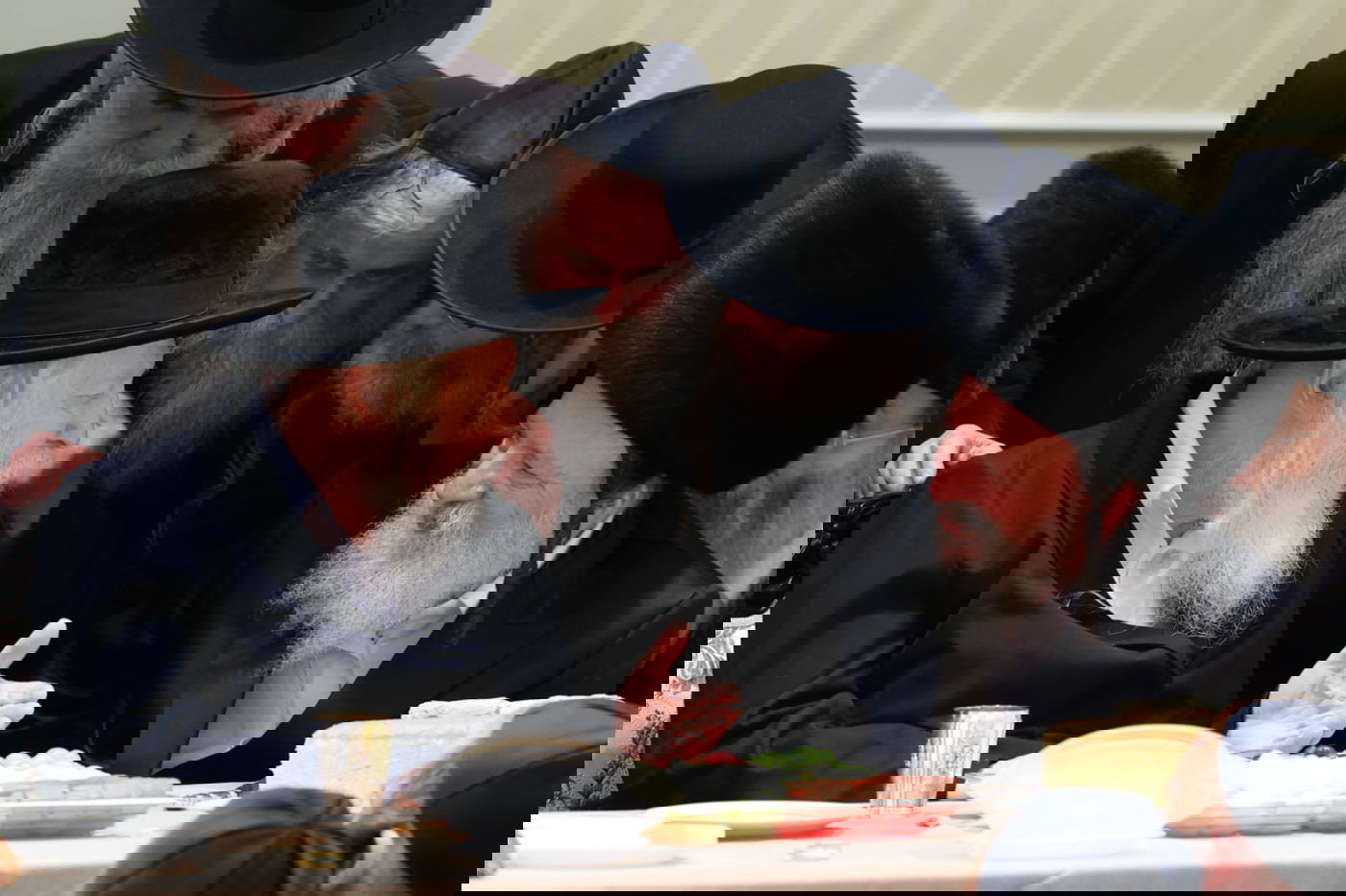 הרבי מגור בשבע ברכות לנכדת מנכ"ל החסידות