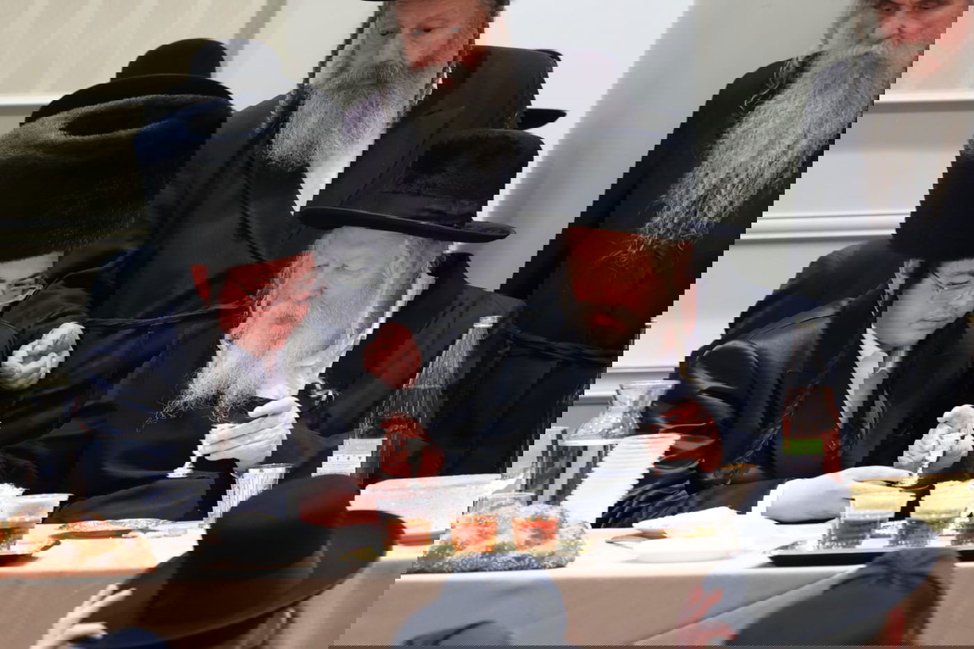 הרבי מגור בשבע ברכות לנכדת מנכ"ל החסידות