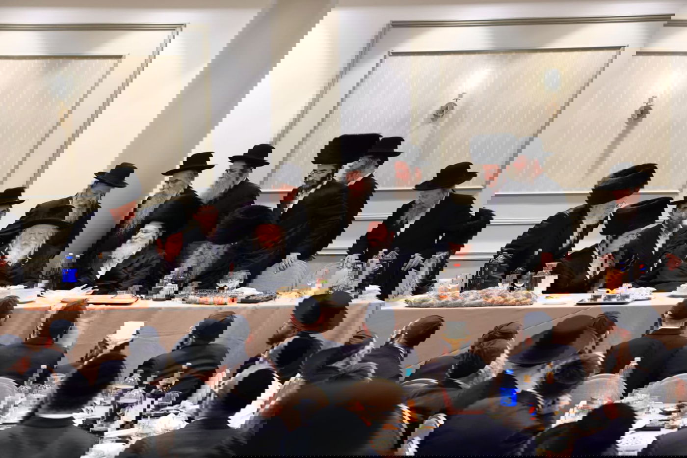 הרבי מגור בשבע ברכות לנכדת מנכ"ל החסידות