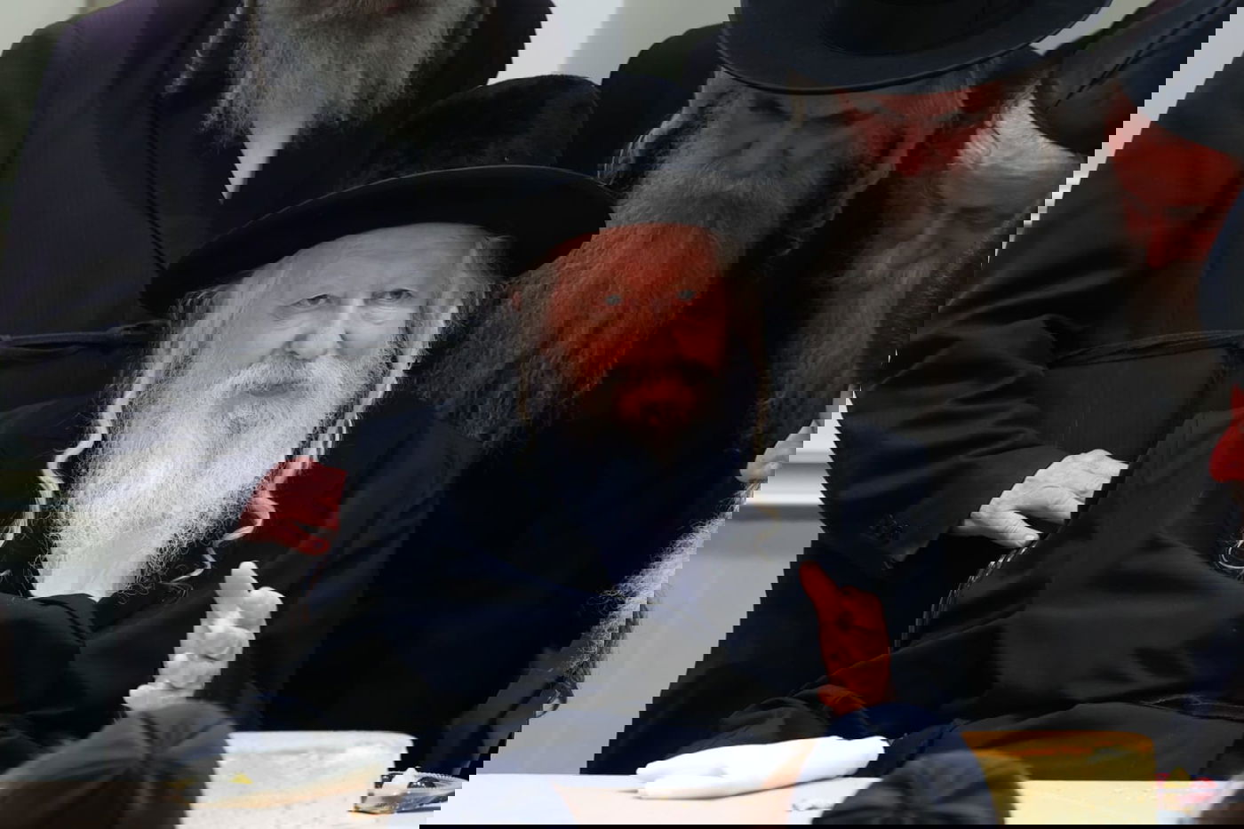 הרבי מגור בשבע ברכות לנכדת מנכ"ל החסידות