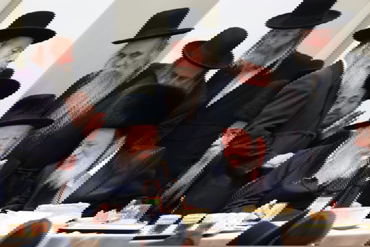 הרבי מגור בשבע ברכות לנכדת מנכ"ל החסידות