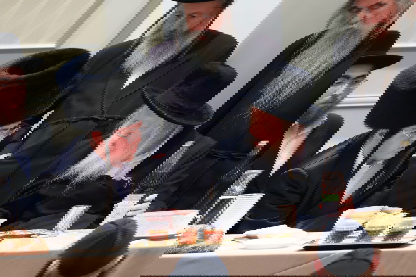 הרבי מגור בשבע ברכות לנכדת מנכ"ל החסידות