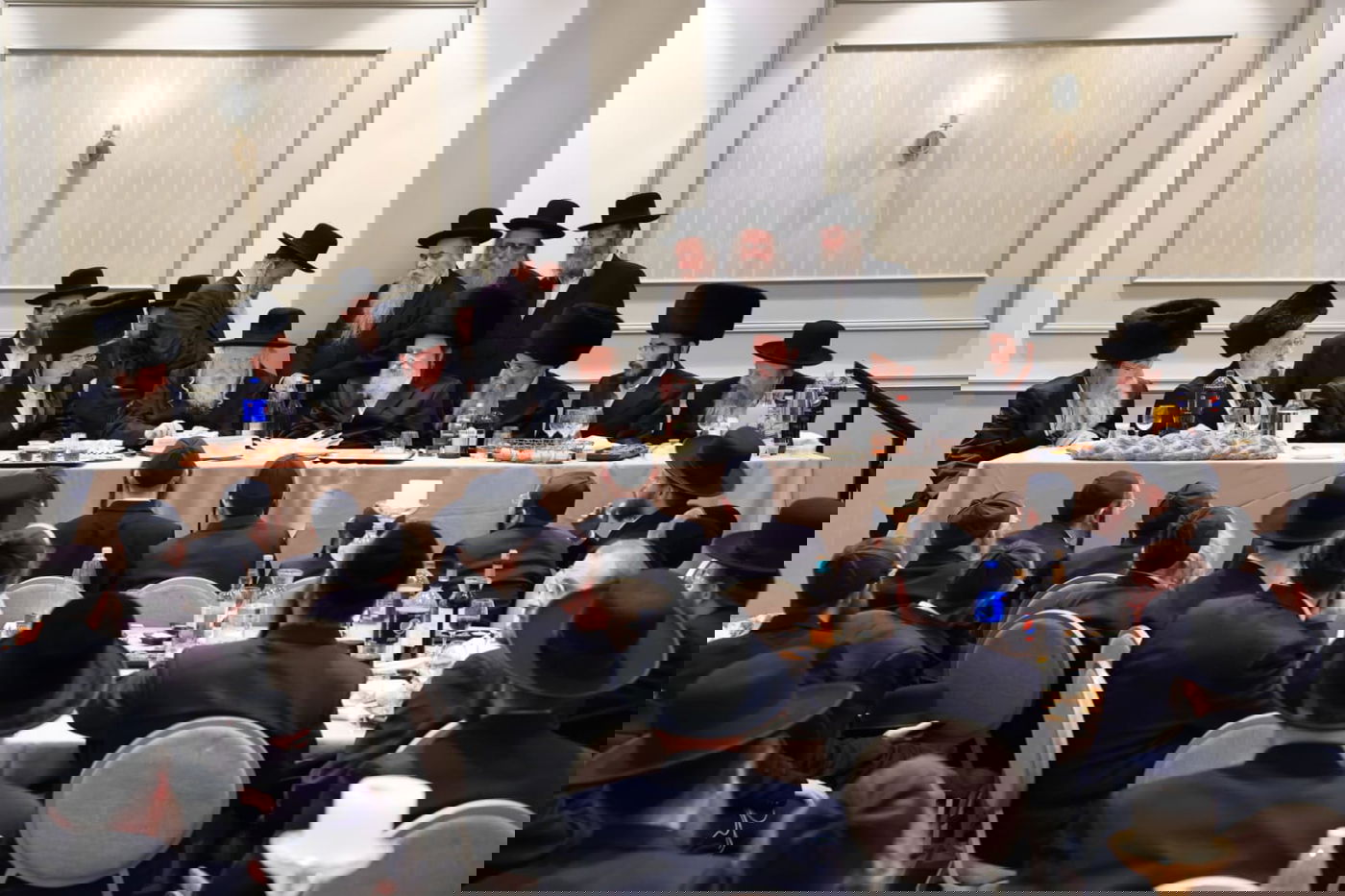 הרבי מגור בשבע ברכות לנכדת מנכ"ל החסידות