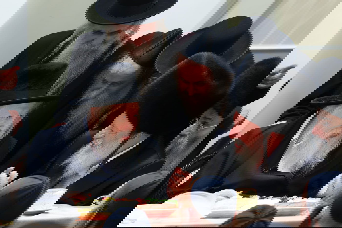 הרבי מגור בשבע ברכות לנכדת מנכ"ל החסידות