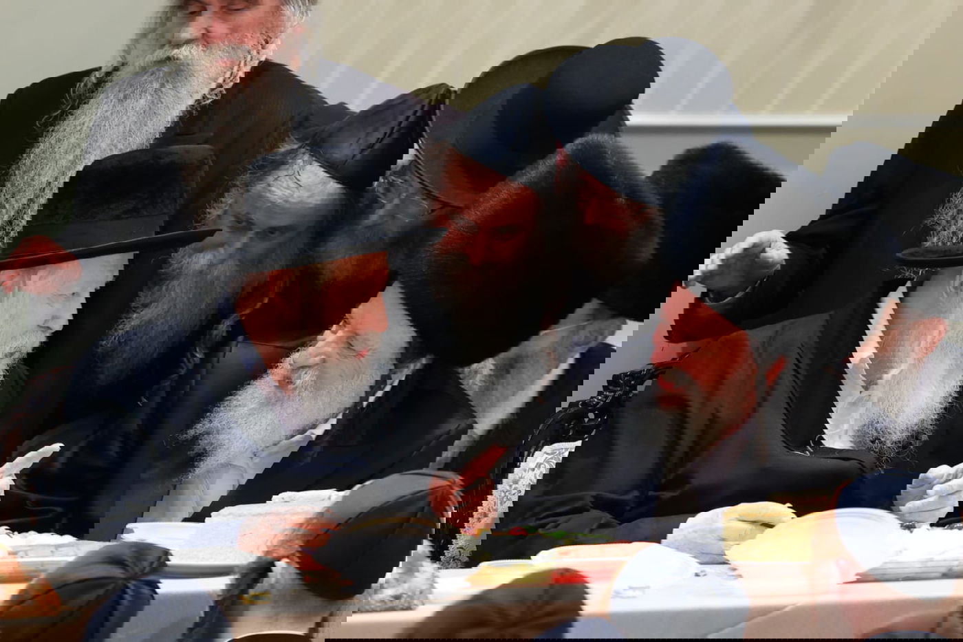 הרבי מגור בשבע ברכות לנכדת מנכ"ל החסידות