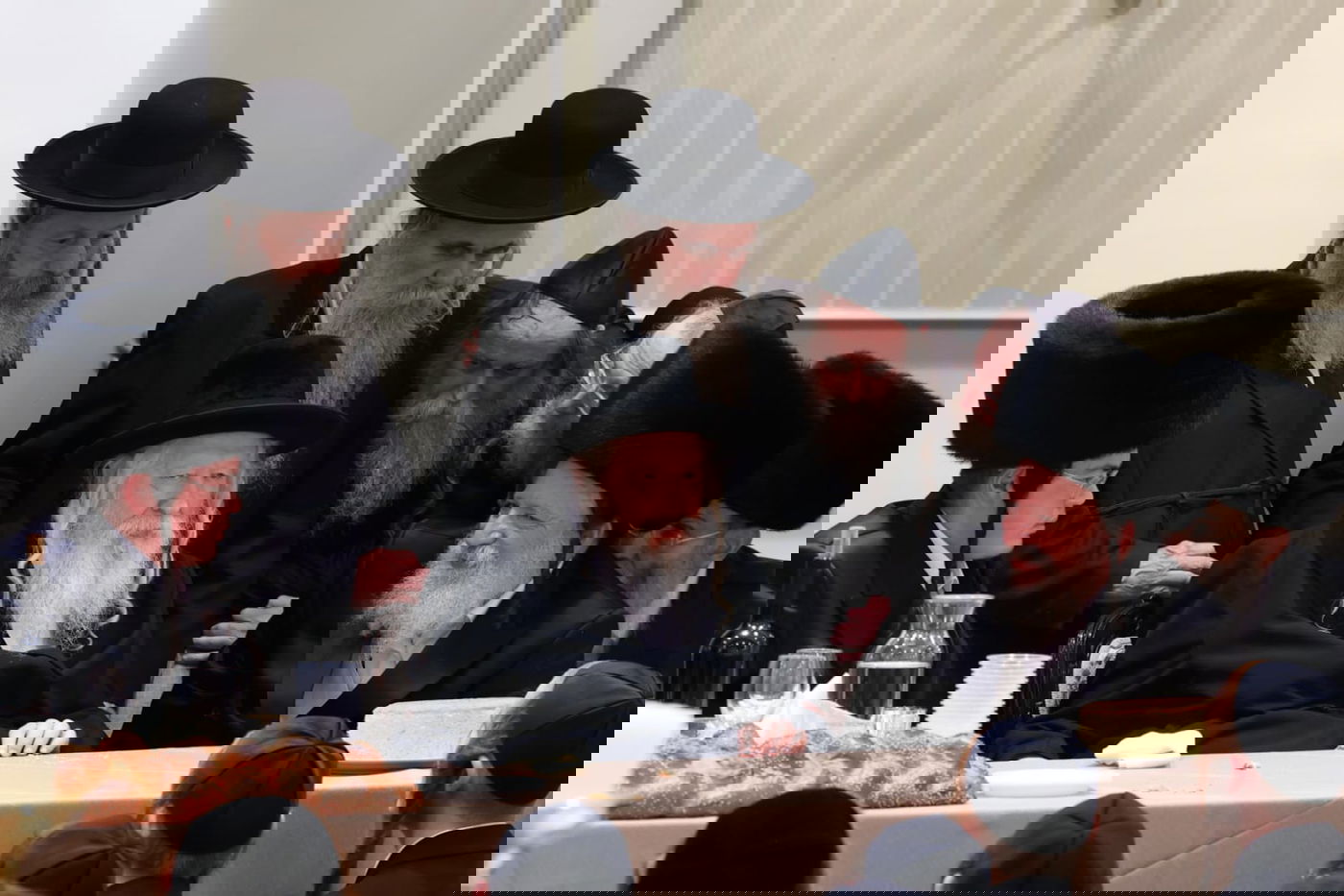 הרבי מגור בשבע ברכות לנכדת מנכ"ל החסידות