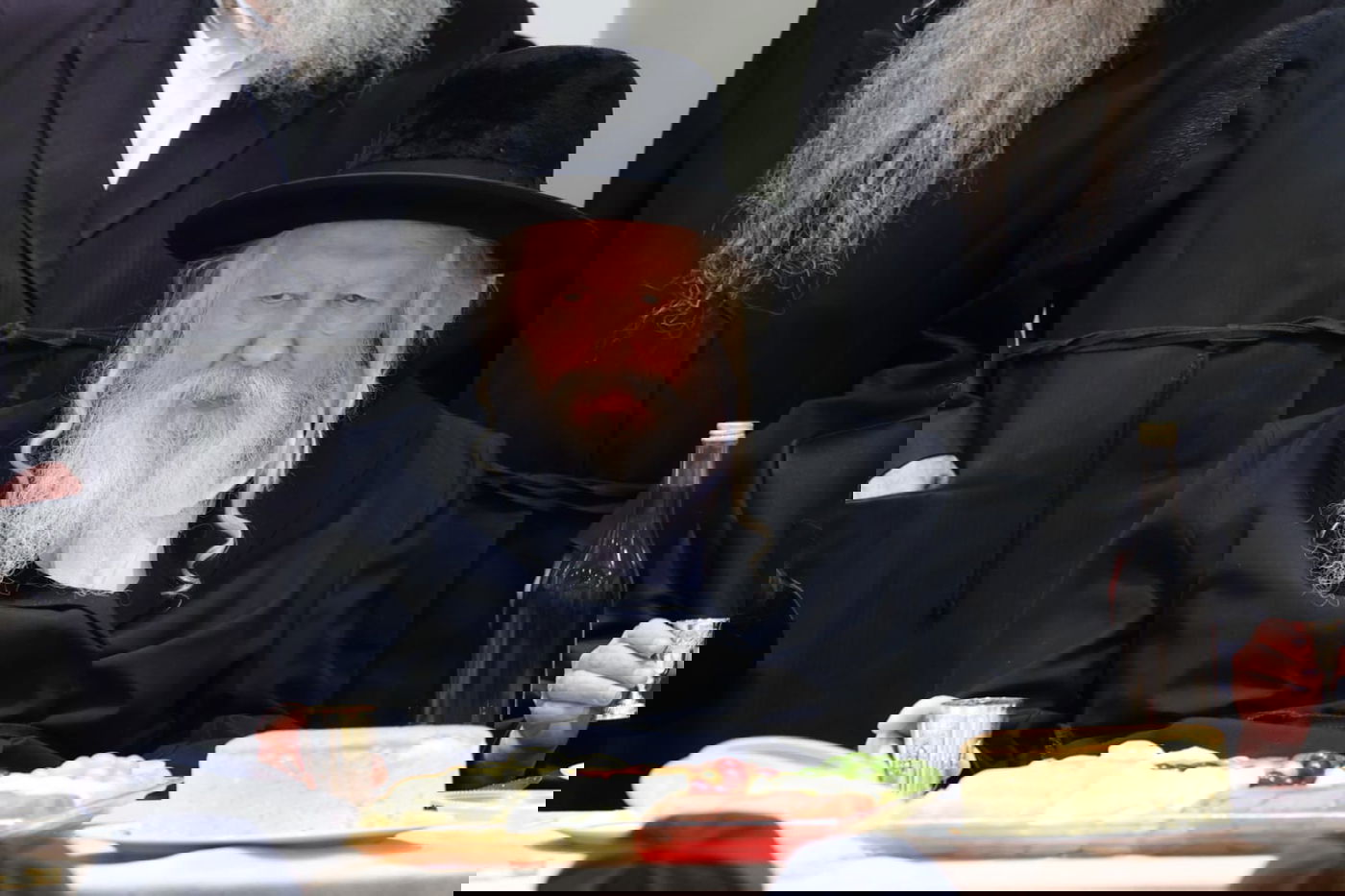 הרבי מגור בשבע ברכות לנכדת מנכ"ל החסידות