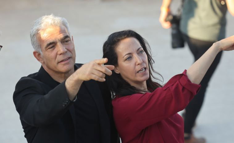 לפיד ורעייתו