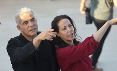 לפיד ורעייתו