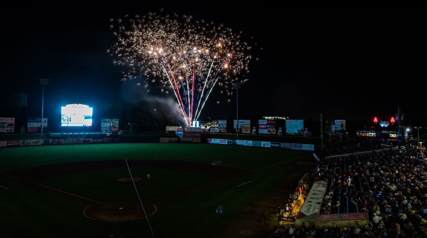 זיקוקים באצטדיון 'בלו קלוז'