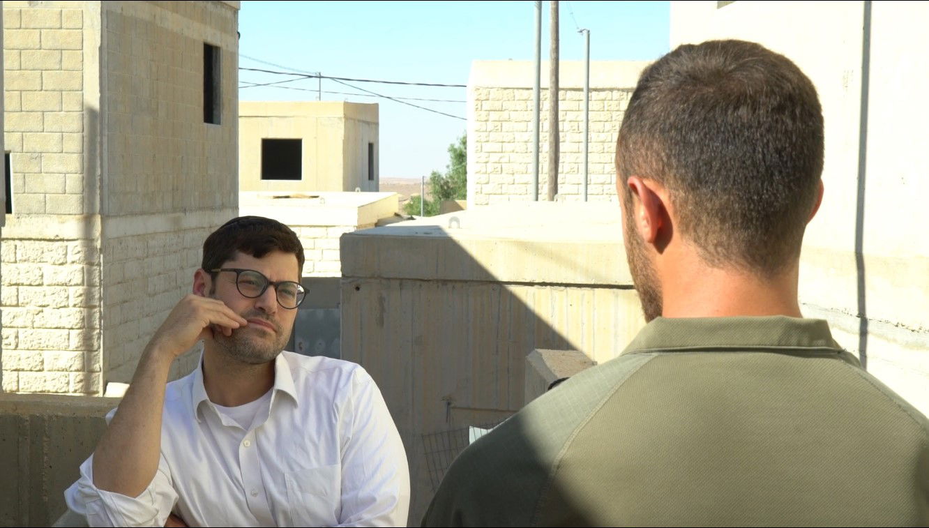 ראיון בשטח עם סגן נ', מפל"ג בפלוגת נץ, בתוך הבסיס