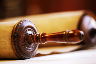 "אבא, אנחנו כאן בשבילך"; ס"ת לע"נ יקיריכם