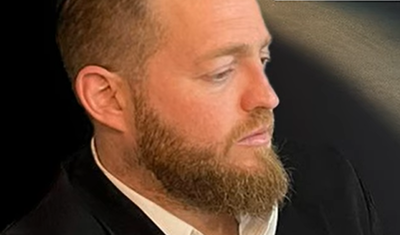 אלי כהן בשיר שהלחין לזכרו של הרב אורי זוהר