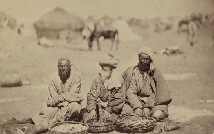 סוחרים מקומיים בשוק. סמרקנד, אוזבקיסטן