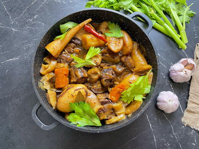 תבשיל זנב עגל וירקות שורש